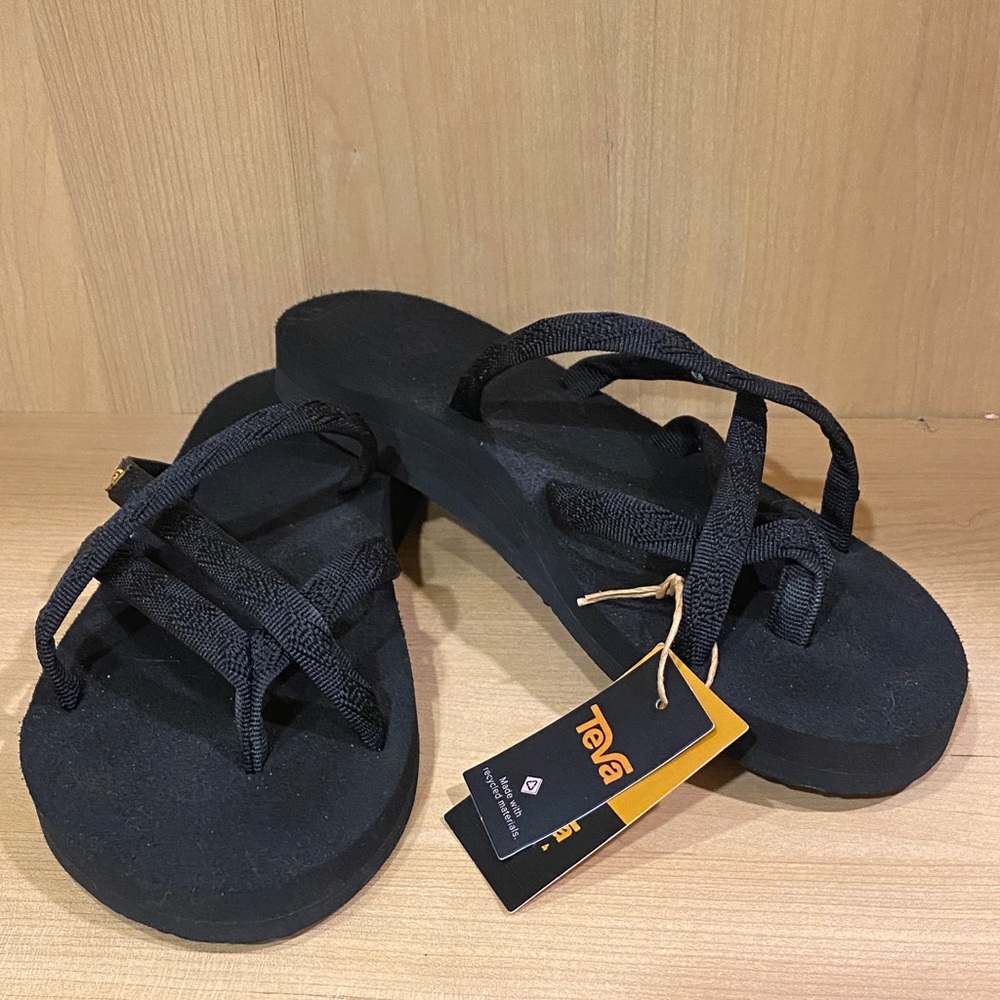 NWT Teva Olowahu Women's Black Flip Flop Sandals Size 7